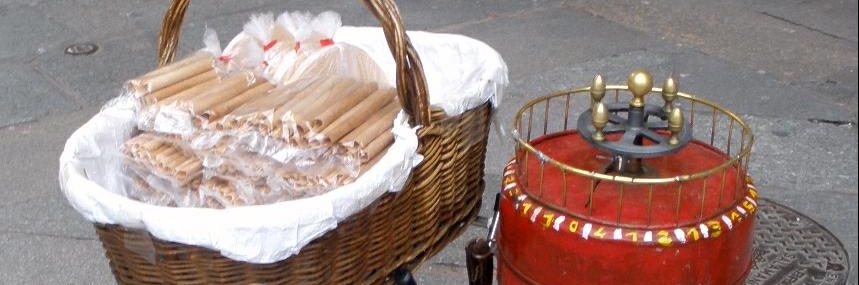 El barquillero es un relato de Miguel Rodríguez Echeandía sobre la figura del barquillero que abre las procesiones en Salamanca.