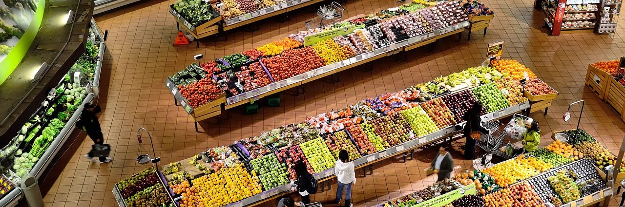 El fantasma del supermercado es un relato escrito por Miguel Rodríguez Echeandía sobre personajes curiosos del día a día.