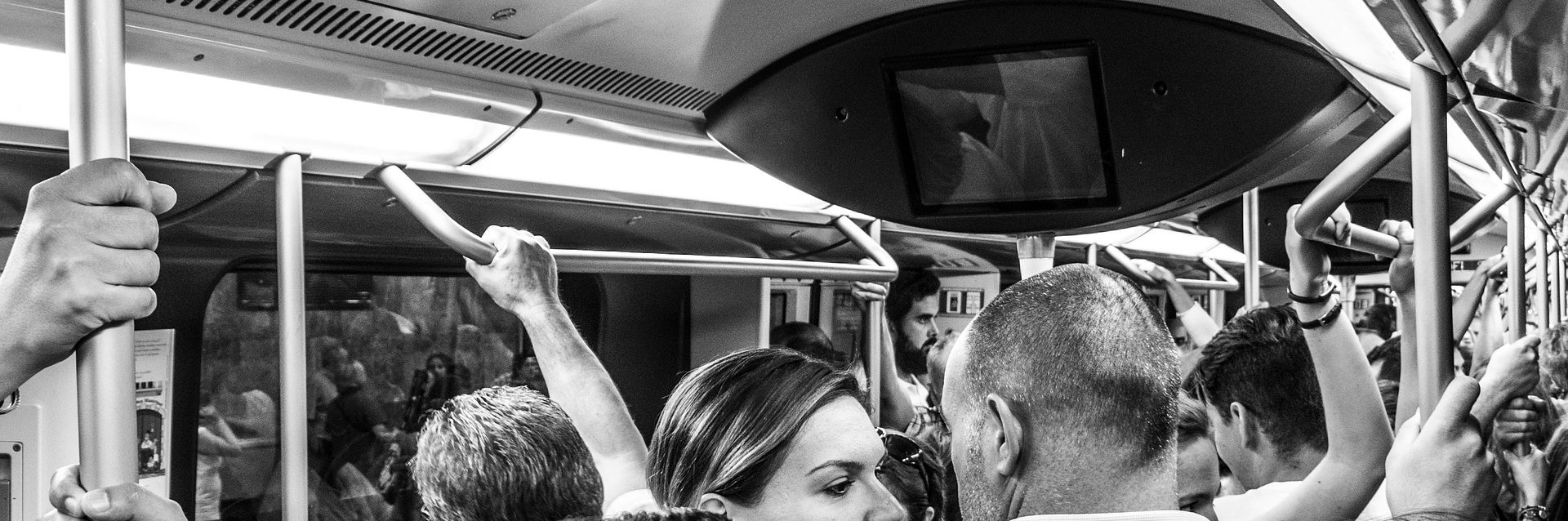 En el metro es un relato escrito por Miguel Rodríguez Echeandía sobre la sensación de ir en el Metro de Madrid a trabajar.