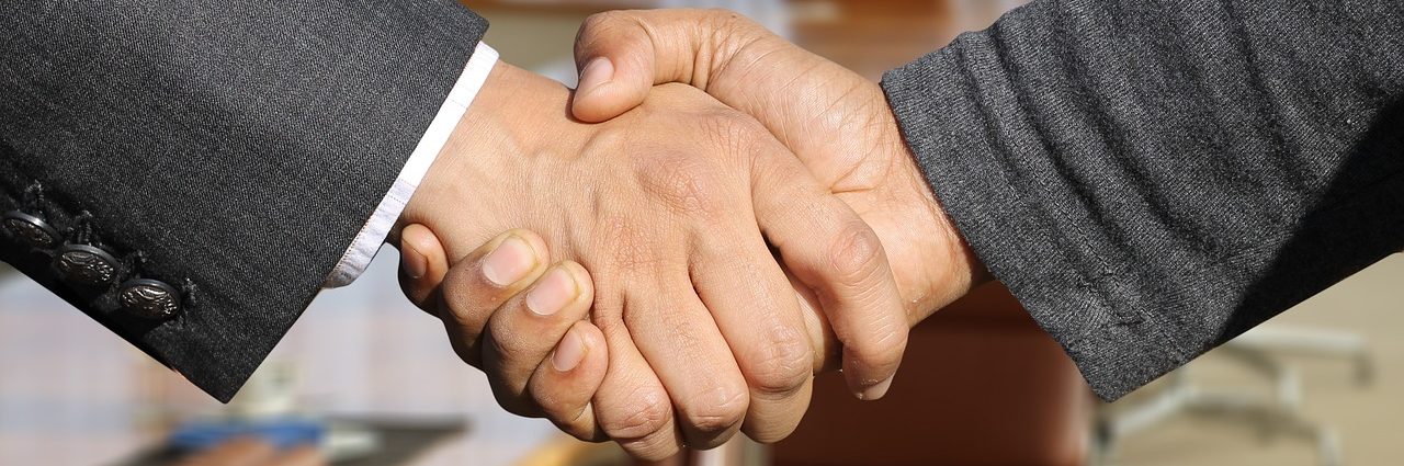 Las uñas es un relato escrito por Miguel Rodríguez Echeandía sobre cómo un pequeño detalle como las uñas sirven para conocer a una persona.