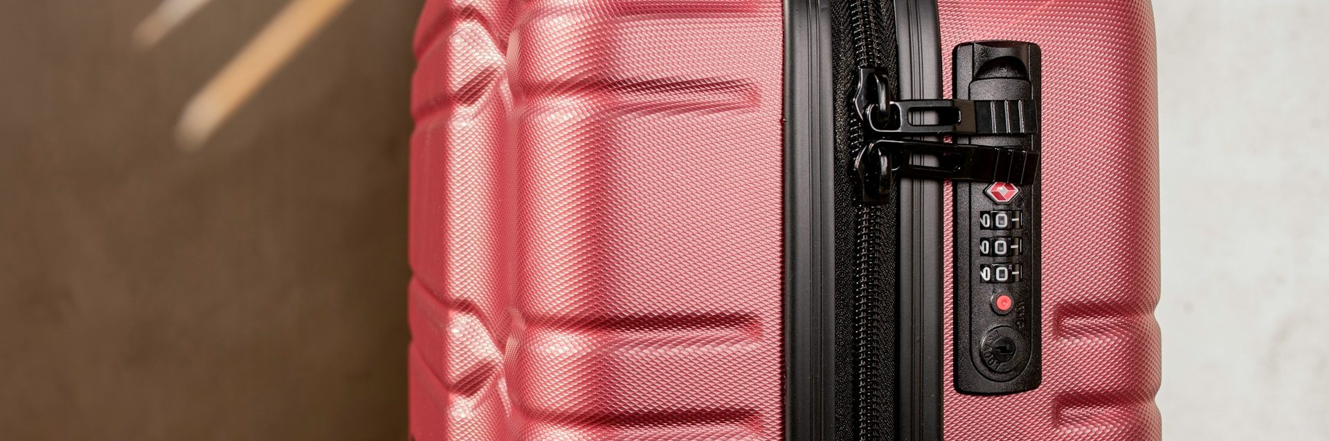 Lorenzo Miralles es un relato escrito por Miguel Rodríguez Echeandía sobre la dificultad de enfrentarse al mundo profesional.