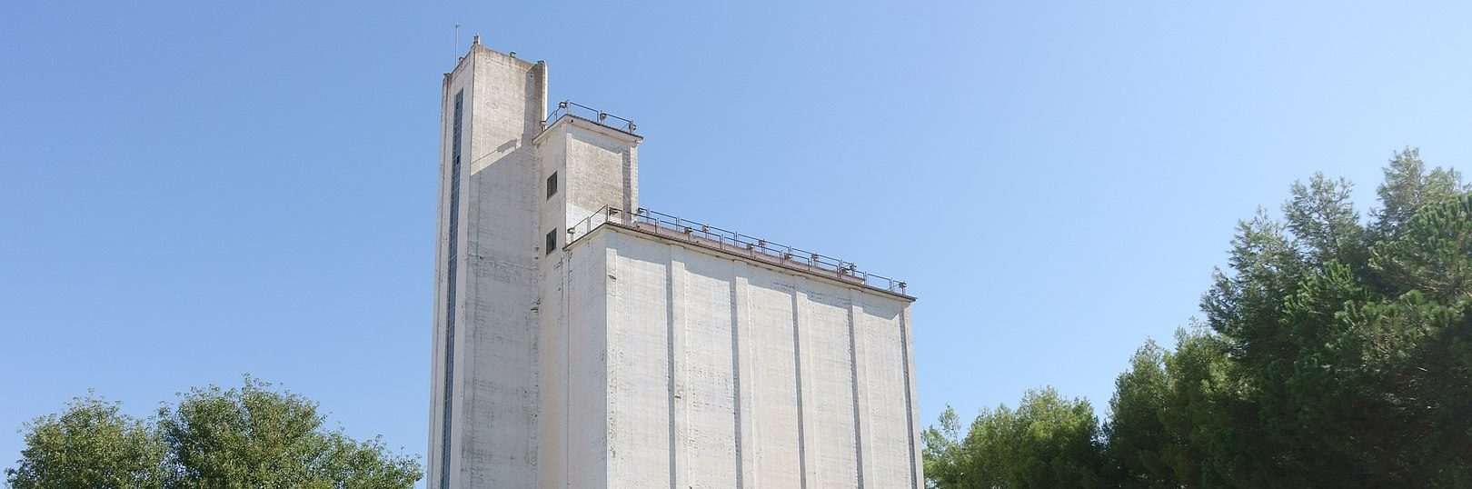 Mi silo es un relato escrito por Miguel Rodríguez Echeandía sobre el uso que se le puede dar a los silos en España.